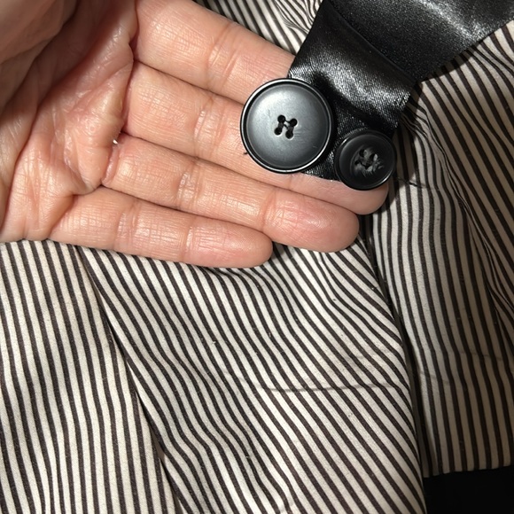 Blazer - Picture 5 of 6